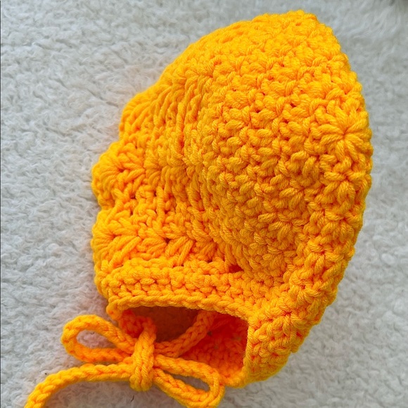 Baby bonnets - Picture 2 of 3
